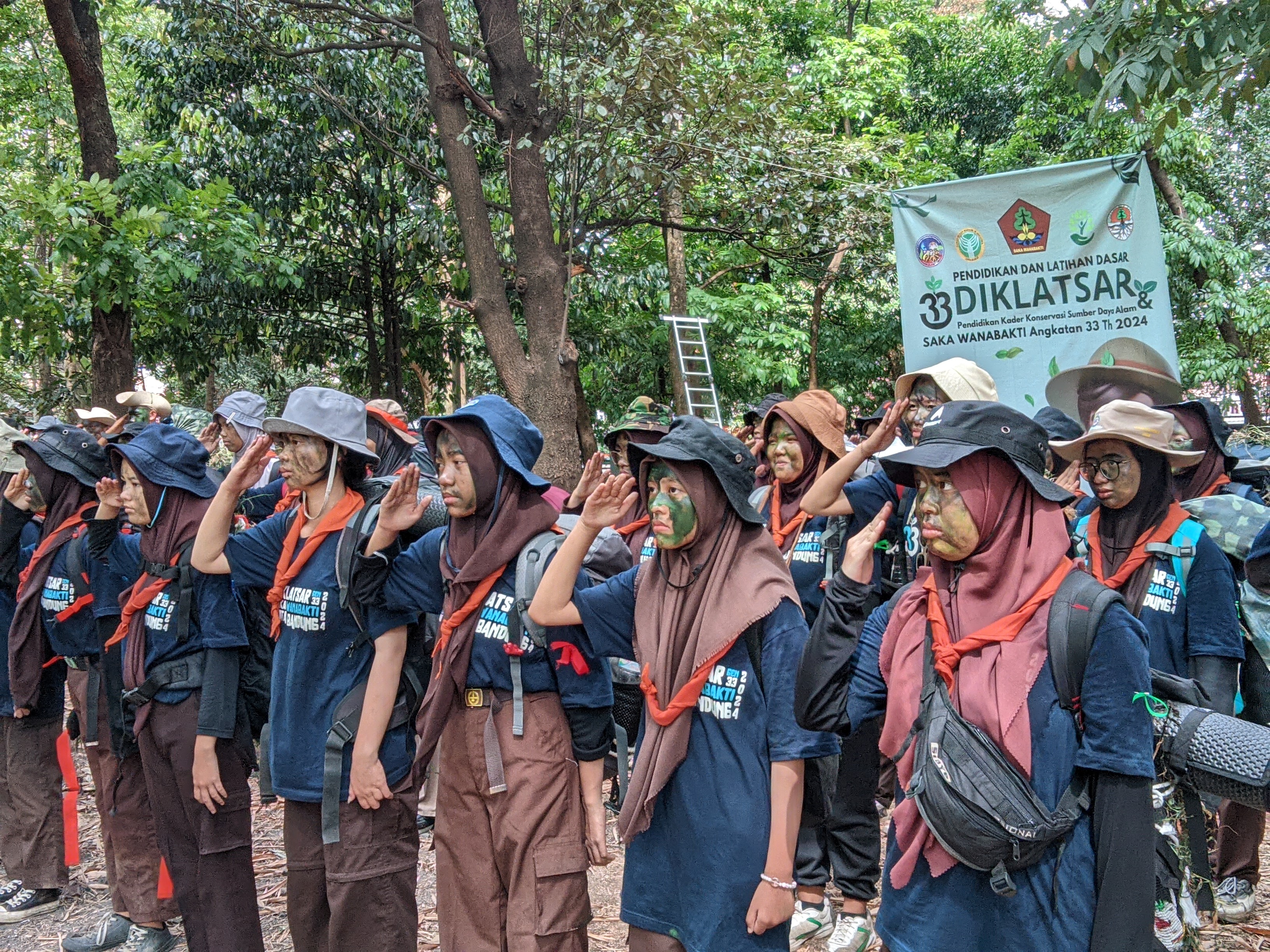 Monitoring satwa liar bersama petugas konservasi